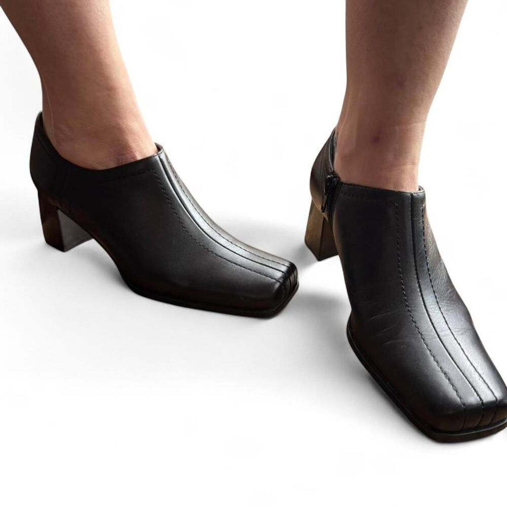 Naturalizer black leather ankle boots 90's style women's size 6.5